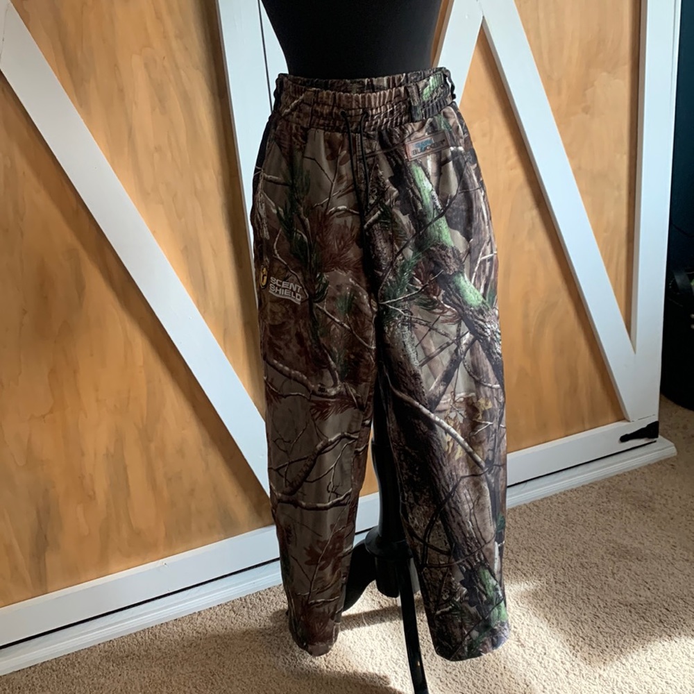 EUC Realtree pattern youth hunting pants with scent shield and Rain blocker